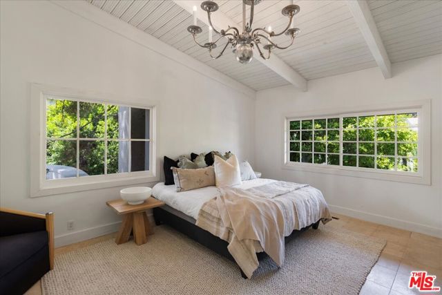 1100 Pine Drive, Beverly Hills CA: https://media.crmls.org/mediaz/95d0293f-d37f-47c5-8868-2e295c3ddf49.jpg