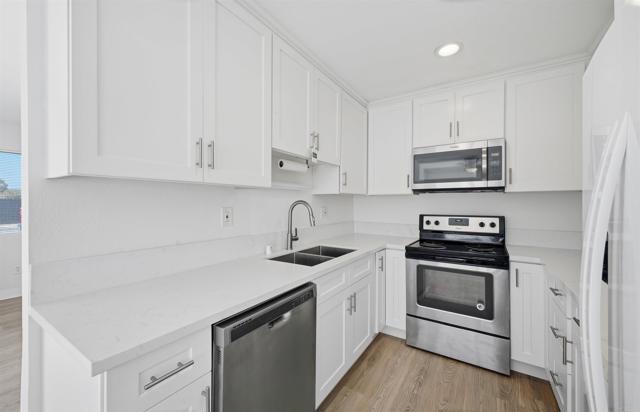 Detail Gallery Image 6 of 15 For 3522 Thunder Dr, Oceanside,  CA 92056 - 3 Beds | 2 Baths