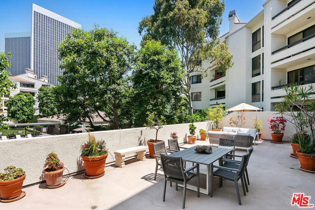 2102 Century Park Lane, Los Angeles CA: https://media.crmls.org/mediaz/95d1033d-9dc4-4eb0-9300-ef42ccdd284d.jpg