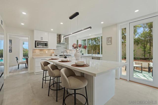 8206 Caminito Lacayo, La Jolla CA: https://media.crmls.org/mediaz/95d105cf-6055-4315-bd71-b67d272246a3.jpg