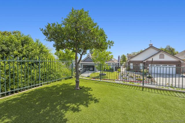 1198 Gazania Ct, San Marcos CA: https://media.crmls.org/mediaz/95d10861-146c-4f96-854f-f1e302aeff4e.jpg