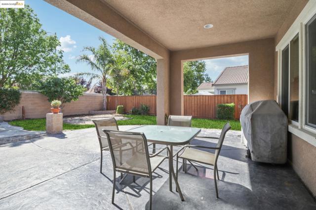 124 Clear Lake Ct, Oakley CA: https://media.crmls.org/mediaz/95d12451-b82d-47fa-bcd1-b7ecc9199d4d.jpg