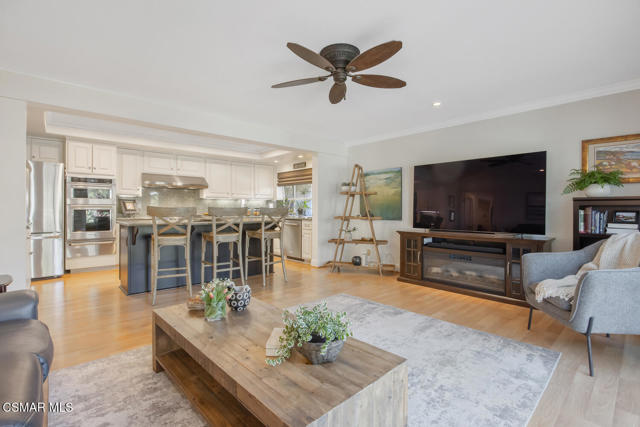 3901 Via Verde, Thousand Oaks CA: https://media.crmls.org/mediaz/95d13332-2d39-4a4a-9f0c-d9a61530a5a7.jpg