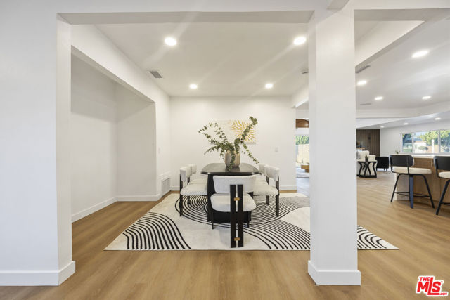 Image 18 of 70 For 19203 Galway Avenue