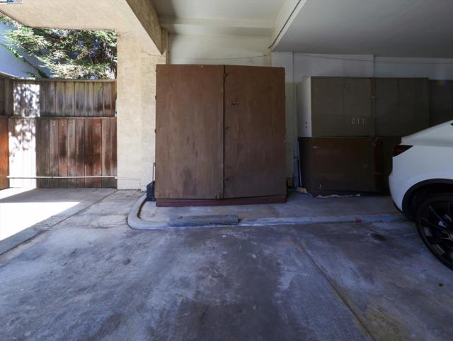 44 Lodato Ave, San Mateo CA: https://media.crmls.org/mediaz/95d1d96a-29ad-42ab-bf84-173648f7ec4d.jpg