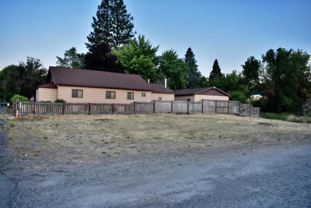 563 Shasta Avenue, Weed CA: https://media.crmls.org/mediaz/95d20d65-a52d-4626-93b8-ed2dcd98cba9.jpg