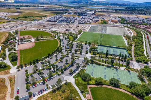 6574 Conestoga Ln, Dublin CA: https://media.crmls.org/mediaz/95d27da1-1343-443e-87e9-1d02bde97419.jpg