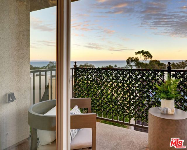 23901 Civic Center Way, Malibu CA: https://media.crmls.org/mediaz/95d2844e-0e93-4d00-9998-b45e5a8fe28f.jpg