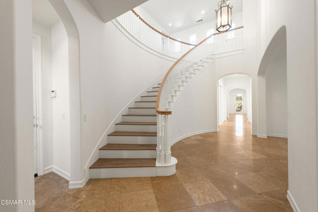 13290 Red Bird Court, Moorpark CA: https://media.crmls.org/mediaz/95d30048-09d9-449c-91ae-c7379165114c.jpg