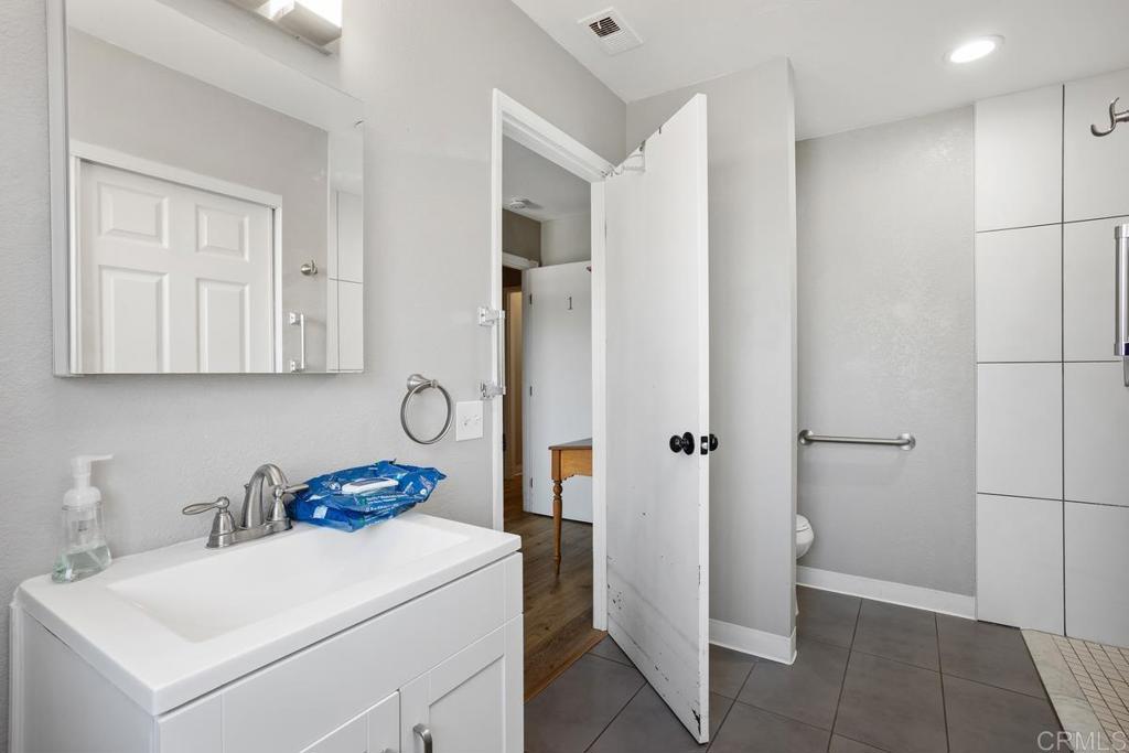 1341 Boyle Avenue - photo 17