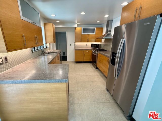 2415 Laurel Pass / Bypass, Los Angeles CA: https://media.crmls.org/mediaz/95d390dd-4dde-4116-8356-46e1d810eadd.jpg