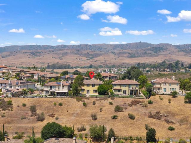 5527 Alexandrine Ct, Oceanside CA: https://media.crmls.org/mediaz/95d3a47b-db6d-4138-9b1a-aa2c15bfa29b.jpg