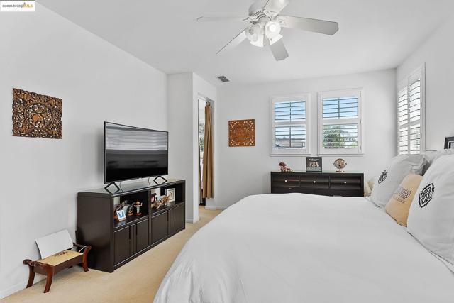 907 Snapdragon Way, Brentwood CA: https://media.crmls.org/mediaz/95d3a5e3-9f3b-4ef6-846a-66fefb498935.jpg