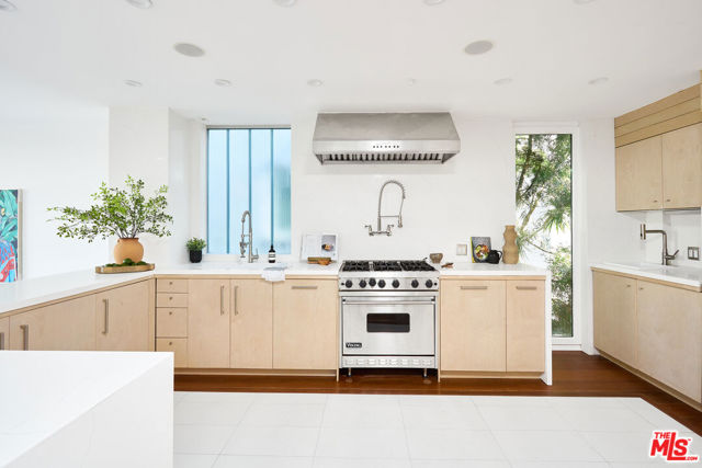 5106 Pacific Avenue, Marina del Rey CA: https://media.crmls.org/mediaz/95d43c5c-683e-4a30-8d73-092d61ce4781.jpg