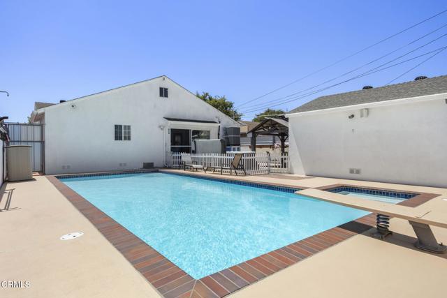 1213 Doris Avenue, Oxnard CA: https://media.crmls.org/mediaz/95d47a6d-96ad-4449-b697-1c262ba4b007.jpg