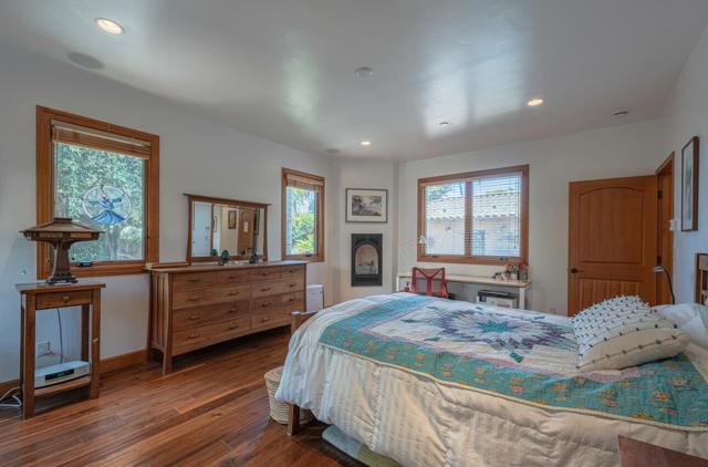 3 Playa Boulevard, Watsonville CA: https://media.crmls.org/mediaz/95d4838f-9008-434c-b400-10ec32c5e7f6.jpg