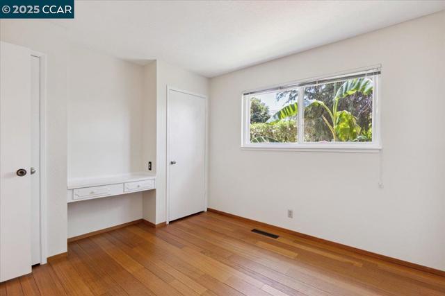 1759 Crescent Dr, Walnut Creek CA: https://media.crmls.org/mediaz/95d4ba70-14da-4e4a-9825-42b52085966a.jpg