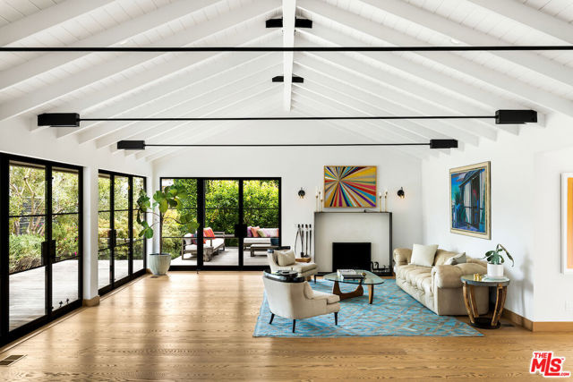 28837 Grayfox Street, Malibu CA: https://media.crmls.org/mediaz/95d52680-2a90-4675-896f-31c624c8a6b0.jpg
