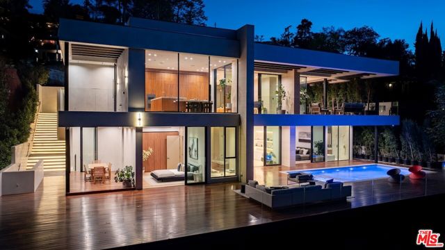 3748 Berry Drive, Studio City CA: https://media.crmls.org/mediaz/95d61a5e-e73b-489a-a7a7-cbbea1e33286.jpg