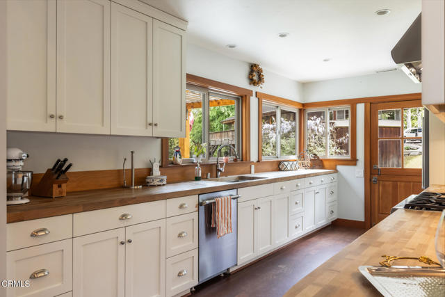 Detail Gallery Image 53 of 77 For 4254 Chevy Chase Dr, La Canada Flintridge,  CA 91011 - 6 Beds | 4 Baths