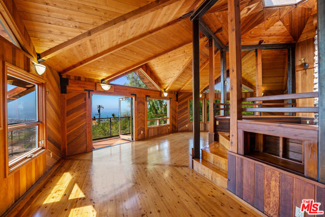 440 Mariposa Drive, Ventura CA: https://media.crmls.org/mediaz/95d6d6a8-926d-4de2-9494-041b6bd7ea4f.jpg