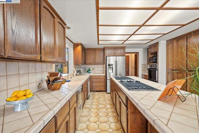 5690 Beaver Lane, Discovery Bay CA: https://media.crmls.org/mediaz/95d720d7-8a6d-40fd-b8a2-3521cad3cf5d.jpg