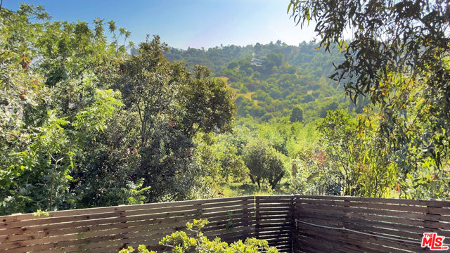 1407 Randall Court, Los Angeles CA: https://media.crmls.org/mediaz/95d76dab-b02f-45bb-957f-c58491ad1d5c.jpg