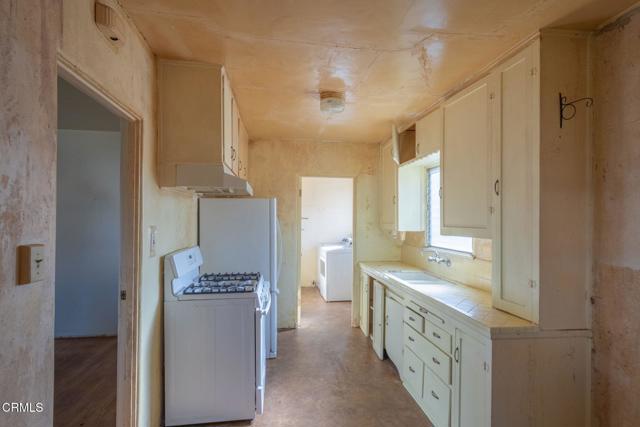 Detail Gallery Image 3 of 18 For 528 Howard St, Ventura,  CA 93003 - 3 Beds | 2 Baths