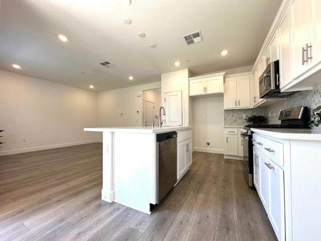 61 Brook Lane, Pittsburg CA: https://media.crmls.org/mediaz/95d87206-690a-4080-92af-713562ecae90.jpg