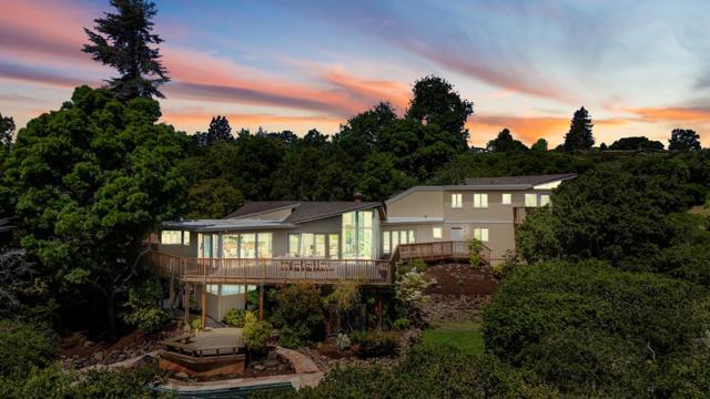 415 Golden Oak Drive, Portola Valley CA: https://media.crmls.org/mediaz/95d87696-a485-49d7-b76d-5a2c9c3beddc.jpg