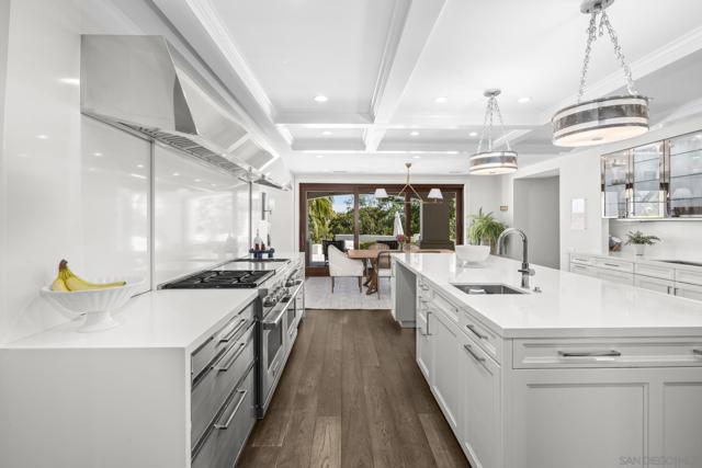 6404 La Jolla Scenic Drive S, La Jolla CA: https://media.crmls.org/mediaz/95d926b5-26f0-43fc-95c8-35e5e0d6c5c3.jpg