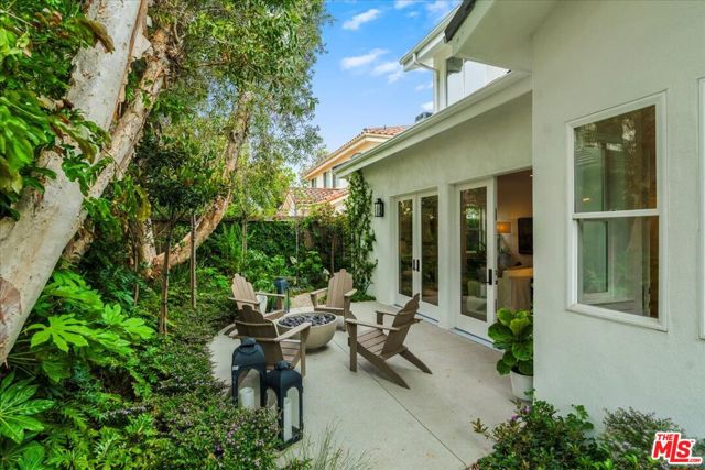 1664 Amherst Avenue, Los Angeles CA: https://media.crmls.org/mediaz/95d99ab5-3c94-4c6d-951e-5e1e50d54929.jpg