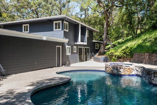 2085 Edgewood Road, Redwood City CA: https://media.crmls.org/mediaz/95d9c8cb-0e31-4472-94b6-733a5ad08022.jpg