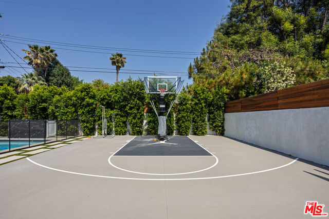 6610 Farralone Avenue, Woodland Hills CA: https://media.crmls.org/mediaz/95da313c-c8d6-47e2-8969-50f1f1ee6ca6.jpg