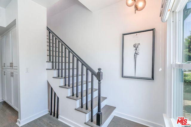 2622 2nd Street, Santa Monica CA: https://media.crmls.org/mediaz/95da78ef-f69a-451a-acb8-ed47f4683fc6.jpg