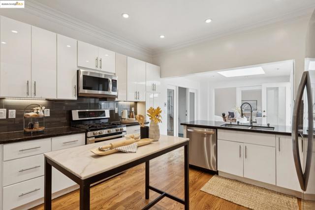 3 Craig Ave, Piedmont CA: https://media.crmls.org/mediaz/95daaedc-3c5a-421b-ad52-b9767e1150be.jpg