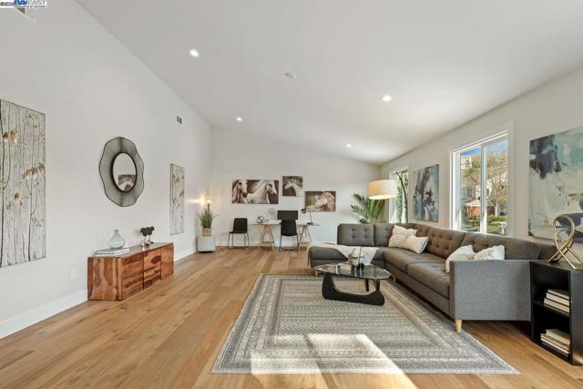 25 Mackenzie Pl, Danville CA: https://media.crmls.org/mediaz/95daed47-16c9-4c5a-8a41-34d213afdd99.jpg