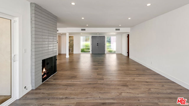 6228 Sale Avenue, Woodland Hills CA: https://media.crmls.org/mediaz/95db6268-d66a-4306-b9d4-88f45264eeea.jpg