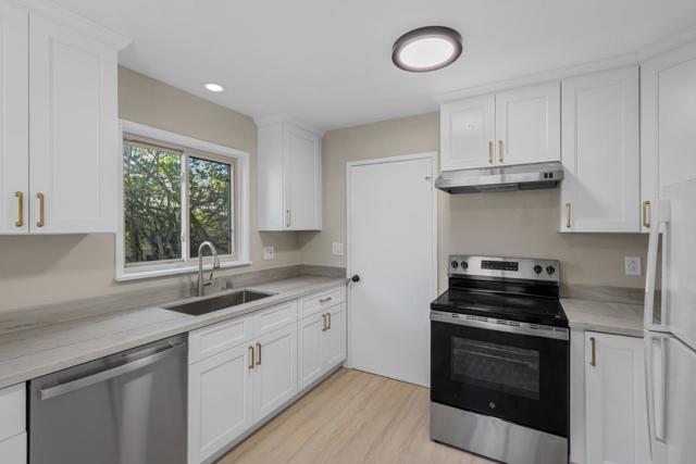 620624 Mcclellan Avenue, Monterey CA: https://media.crmls.org/mediaz/95dd6bd5-2b05-47c1-a728-a59e3f2330a3.jpg