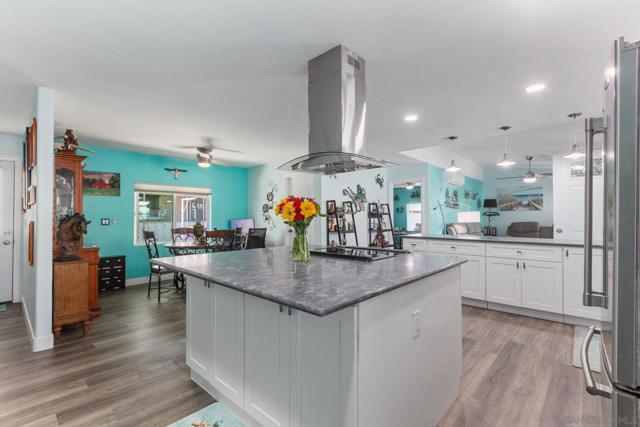 1212 H St, Ramona CA: https://media.crmls.org/mediaz/95de0379-7b68-4247-893e-37bfd636b586.jpg