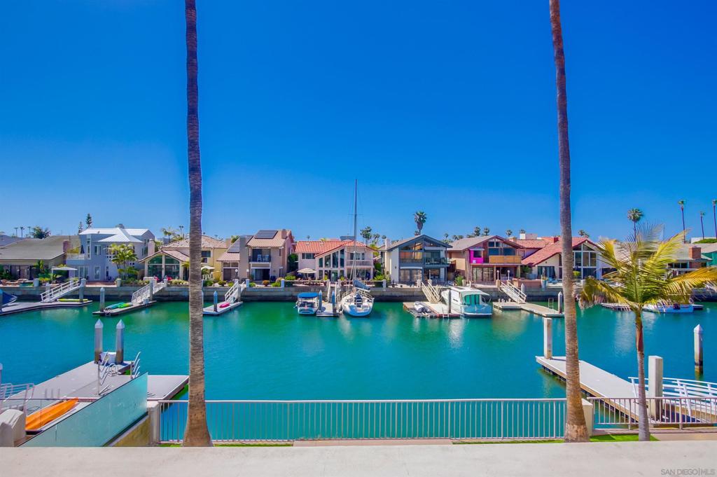 https://media.crmls.org/mediaz/95de13b8-c7ea-4147-b652-8eb614a79c07.jpg?preset=X-Large