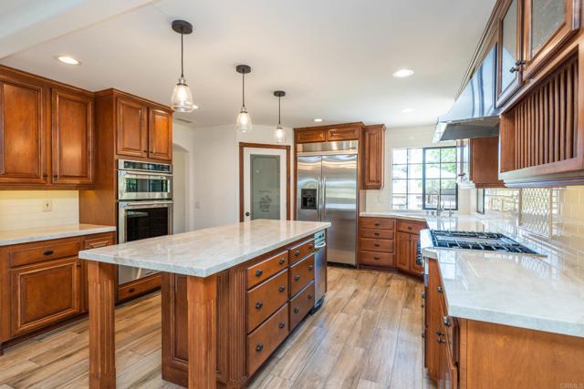 Detail Gallery Image 13 of 70 For 1210 Cypress Dr, Vista,  CA 92084 - 5 Beds | 4 Baths