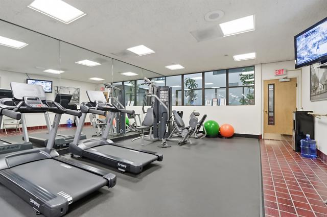 230 W Laurel Street, San Diego CA: https://media.crmls.org/mediaz/95debfa6-f2c9-429d-a294-237ab30d99cb.jpg