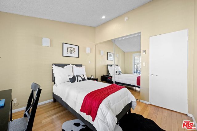 5951 Canterbury Drive, Culver City CA: https://media.crmls.org/mediaz/95df3b32-8a43-47a1-8471-ca85eaba11e5.jpg