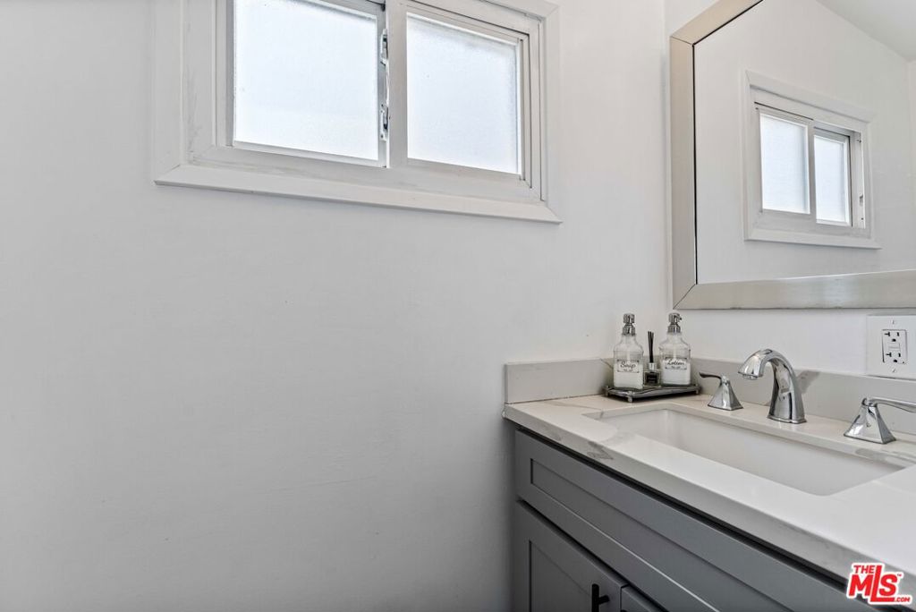 95Df9Ad9 Cffe 45Ee 8098 25Fe3Aed415D 10236 S 1St Avenue, Inglewood, Ca 90303 &Lt;Span Style='BackgroundColor:transparent;Padding:0Px;'&Gt; &Lt;Small&Gt; &Lt;I&Gt; &Lt;/I&Gt; &Lt;/Small&Gt;&Lt;/Span&Gt;