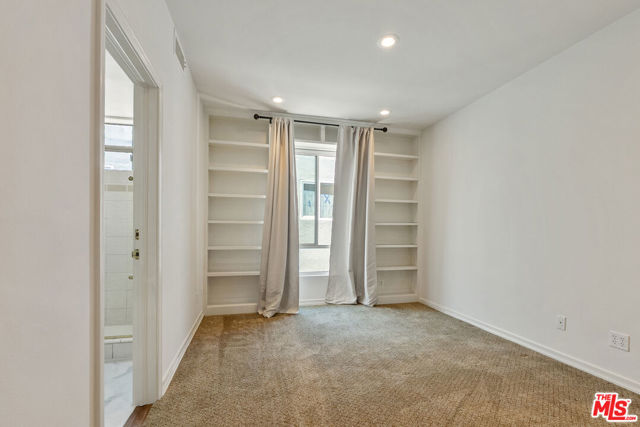 1220 Roxbury Drive, Los Angeles CA: https://media.crmls.org/mediaz/95e023b9-3031-488e-affb-d66ec0825376.jpg