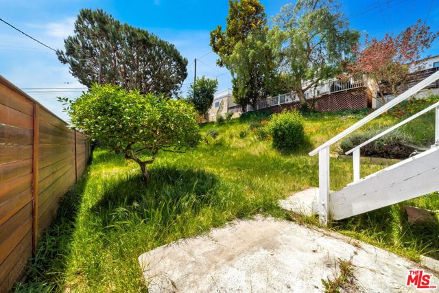 408 W Manchester Avenue, Playa del Rey CA: https://media.crmls.org/mediaz/95e0a30c-9c6d-4972-acee-8d57aaec0aa0.jpg