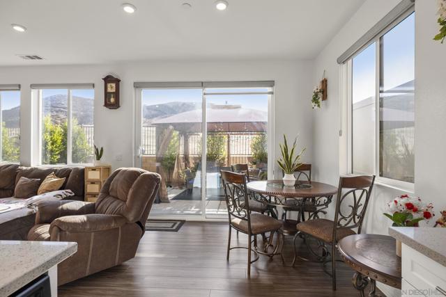 532 Enzo St, Lake Elsinore CA: https://media.crmls.org/mediaz/95e0e2ef-b66c-4b8f-acd9-027300d2b649.jpg