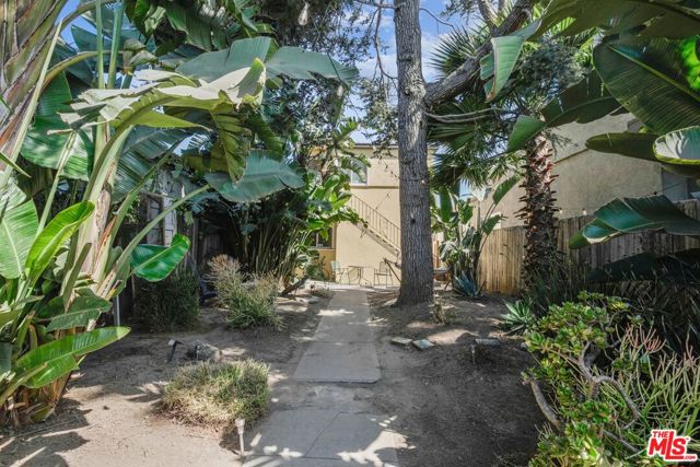732 Washington Boulevard, Marina del Rey CA: https://media.crmls.org/mediaz/95e0eef8-2111-4c9b-855b-653a2295ffd0.jpg