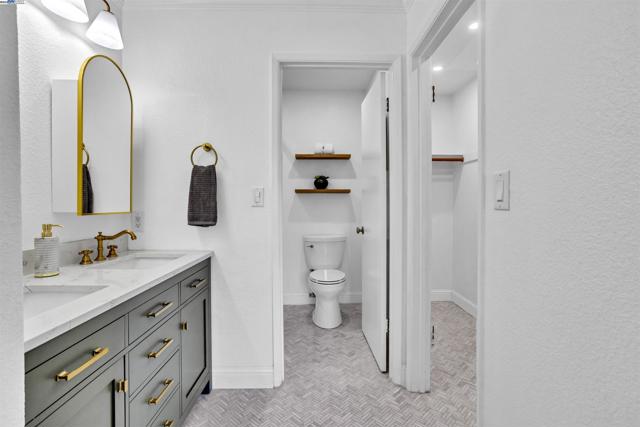 20340 Forest Ave, Castro Valley CA: https://media.crmls.org/mediaz/95e121cf-b6b2-48d6-8a63-f910a5f61ec0.jpg